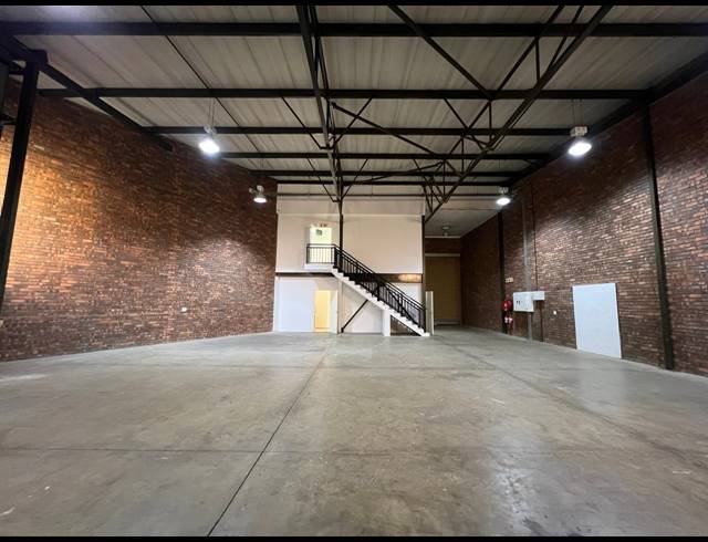 298M² WAREHOUSE TO LET IN OLIVEDALE